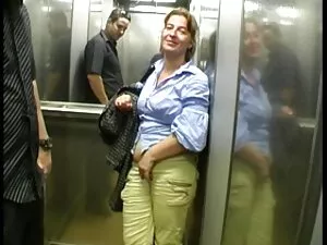 Blonde in schwarzen  ...