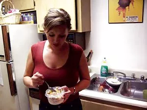 Brünette höhlen lesb ...